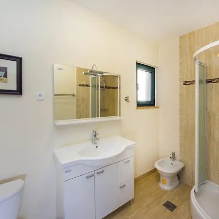 Guest house Golden Shell 4 *
